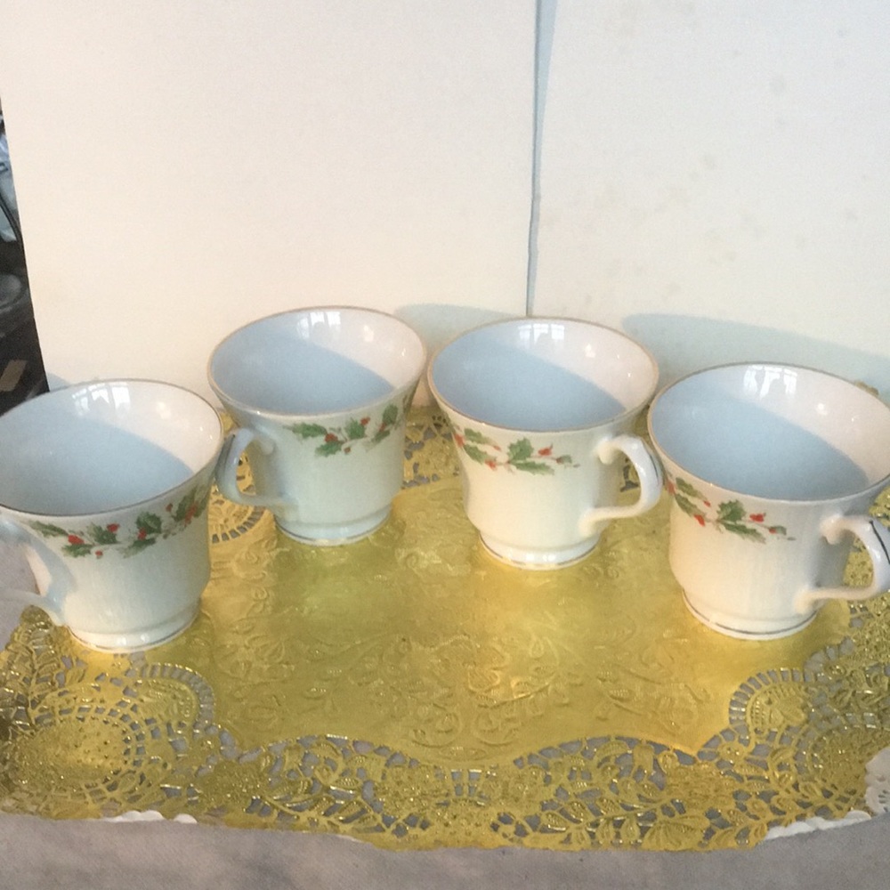 Vintage 1980s China Pearl Fine China, Noel Pattern, 4 cups